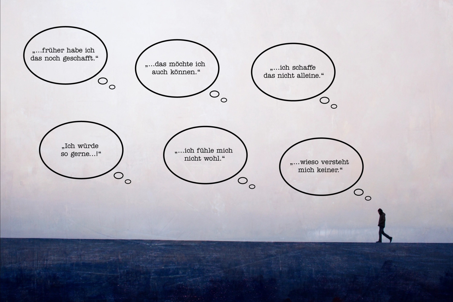 Mann geht allein am Horizont entlang