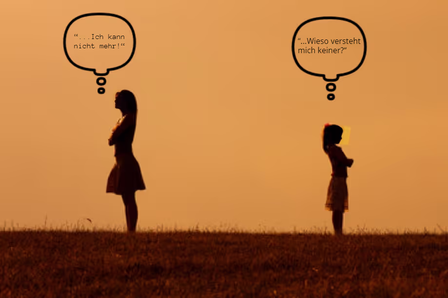 Silhouette einer wütenden Mutter und Tochter aufeinander.